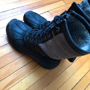 Black Adirondack UGG
